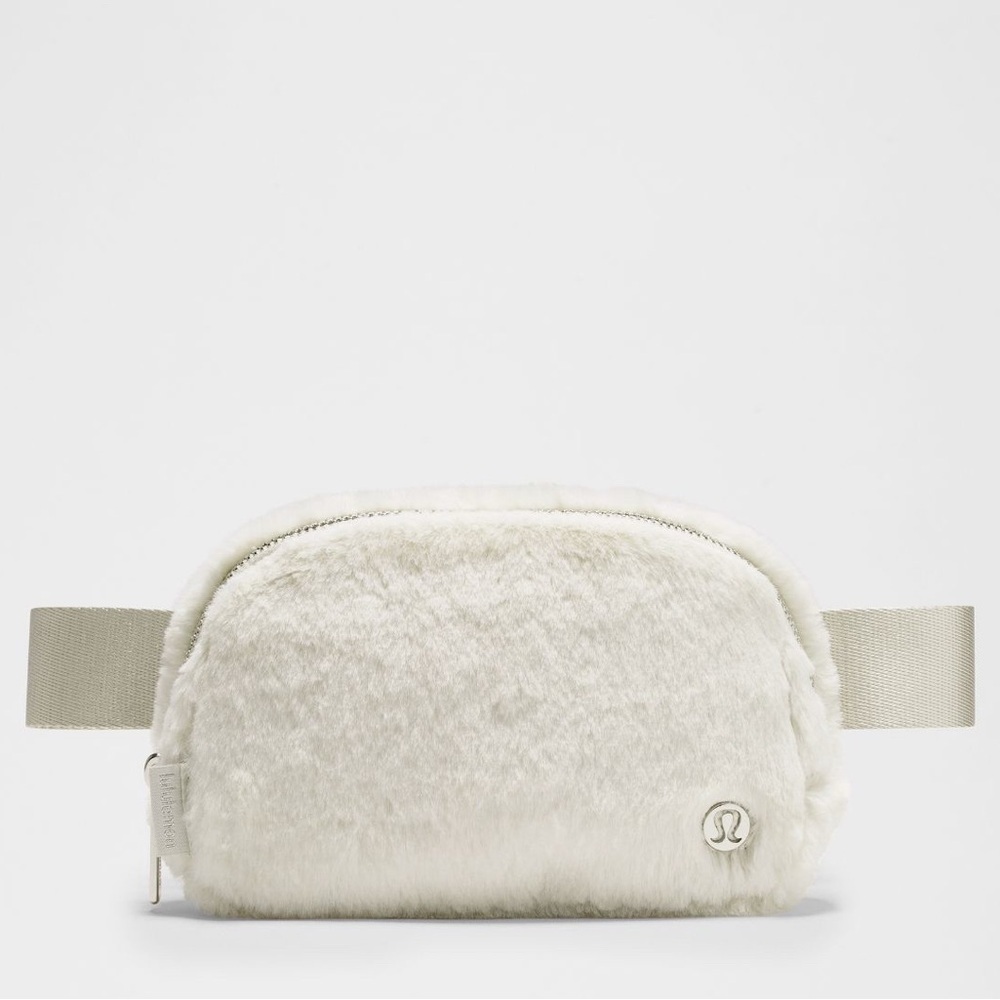 NEW LULULEMON EVERYWHERE BELT BAG
PLUSH FLEECE - Picture 1 of 10